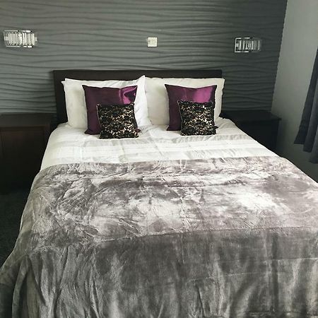 Highgate Inn Hotel Пембрук Екстер'єр фото